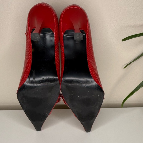 Y2K Red Snakeskin Pointed Toe Heels | Double Buckle Rivet Detail | Size 9B - Picture 9 of 14